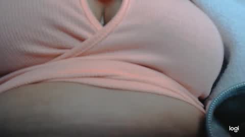 Snapshot of candymilfff chatting on 12/17/24, 06:45 candymilfff online show from 12/17/24, 06:45