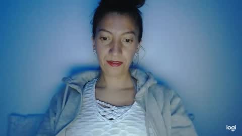 Snapshot of candymilfff chatting on 12/18/24, 03:37 candymilfff online show from 12/18/24, 03:37