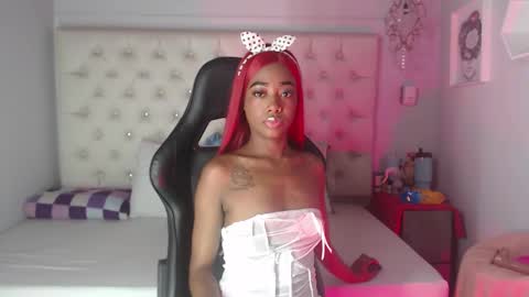 Snapshot of candyy_ebony chatting on 10/26/25, 04:29 Candy Ebony online show from 10/26/25, 04:29