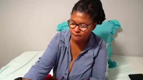 candyyumsaerolaxx online show from 06/17/26, 07:00