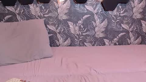 Snapshot of candyyyyrio chatting on 11/20/25, 04:23 Mia online show from 11/20/25, 04:23