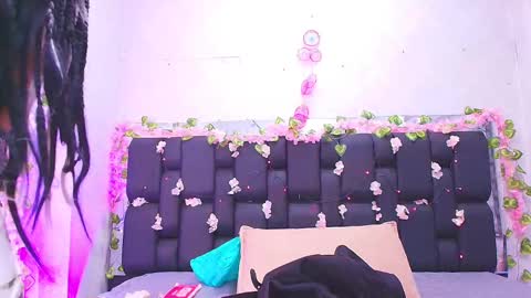 Aura  online show from 09/17/25, 11:56