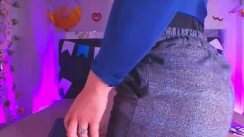 Aura  online show from 09/24/25, 11:57