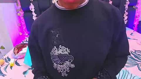 Aura  online show from 10/03/25, 11:51