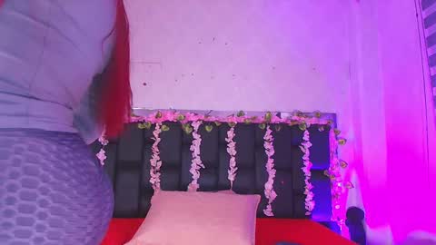 Aura  online show from 10/07/25, 12:02