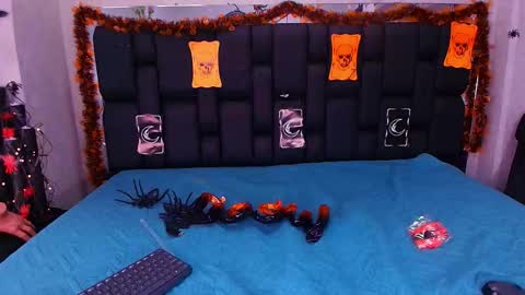 Aura  online show from 10/14/25, 11:55