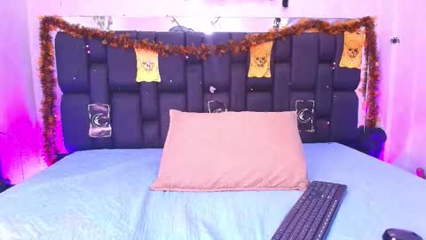 Snapshot of canela_osadaa_ chatting on 10/18/25, 11:55 Aura online show from 10/18/25, 11:55