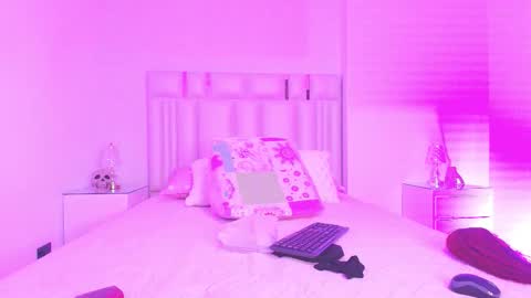 Snapshot of canela_osadaa_ chatting on 10/31/25, 11:55 Aura online show from 10/31/25, 11:55