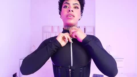 Snapshot of canela_osadaa_ chatting on 11/04/25, 12:04 Aura online show from 11/04/25, 12:04