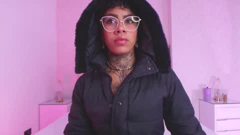 Snapshot of canela_osadaa_ chatting on 11/15/25, 11:51 Aura online show from 11/15/25, 11:51