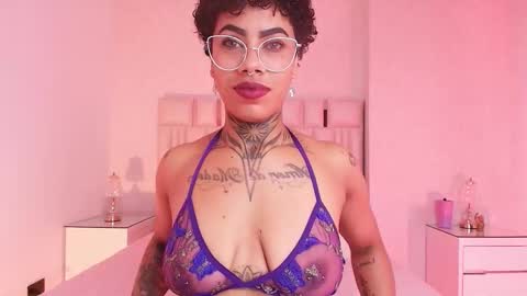 Snapshot of canela_osadaa_ chatting on 11/18/25, 11:58 Aura online show from 11/18/25, 11:58