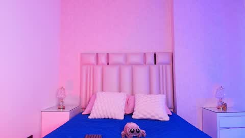 Snapshot of canela_osadaa_ chatting on 11/19/25, 11:54 Aura online show from 11/19/25, 11:54