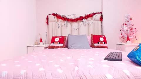 Snapshot of canela_osadaa_ chatting on 11/24/25, 11:54 Aura online show from 11/24/25, 11:54