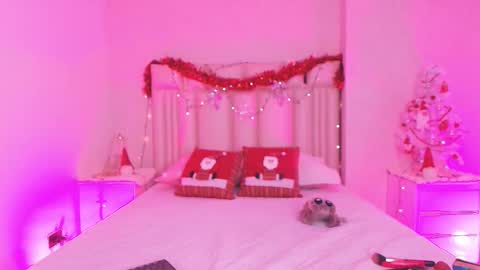 Snapshot of canela_osadaa_ chatting on 11/25/25, 11:54 Aura online show from 11/25/25, 11:54