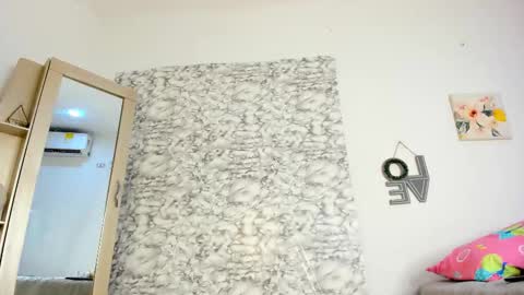 Snapshot of canhela1 chatting on 09/13/25, 04:45 Canhela online show from 09/13/25, 04:45