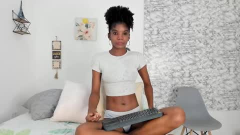 Snapshot of canhela1 chatting on 10/26/25, 01:28 Canhela online show from 10/26/25, 01:28