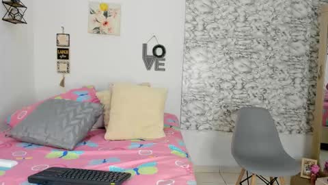 Snapshot of canhela1 chatting on 11/06/25, 08:43 Canhela online show from 11/06/25, 08:43