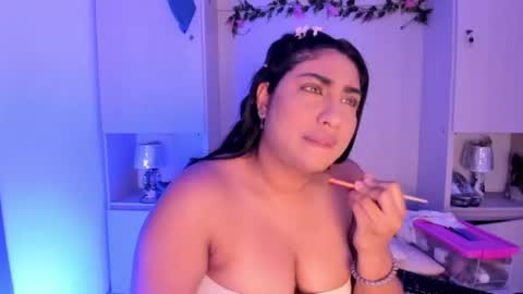 GABRIELA LOPEZ online show from 06/22/26, 09:01