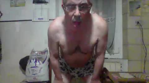 Snapshot of cantera577 chatting on 11/15/25, 07:43 cantera577 online show from 11/15/25, 07:43