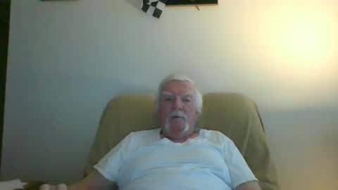 Snapshot of capecod21 chatting on 01/05/25, 01:47 capecod21 online show from 01/05/25, 01:47