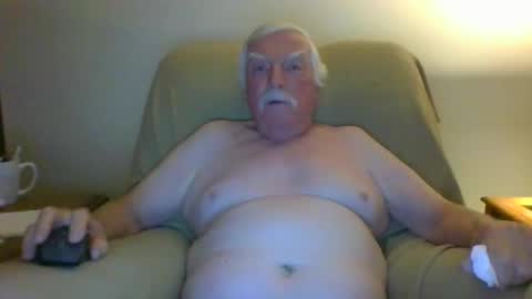 Snapshot of capecod21 chatting on 11/22/25, 12:04 capecod21 online show from 11/22/25, 12:04