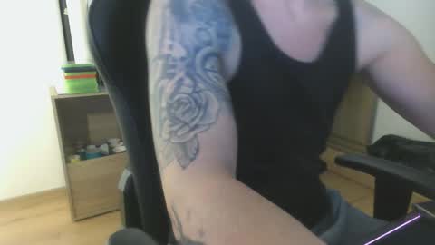 Snapshot of capoo89 chatting on 12/07/24, 07:43 Chriz online show from 12/07/24, 07:43