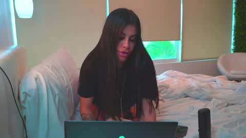 Snapshot of capriciousqueen chatting on 09/09/25, 11:26 Miyah online show from 09/09/25, 11:26