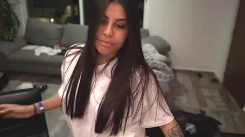 Snapshot of capriciousqueen chatting on 09/15/25, 02:00 Miyah online show from 09/15/25, 02:00