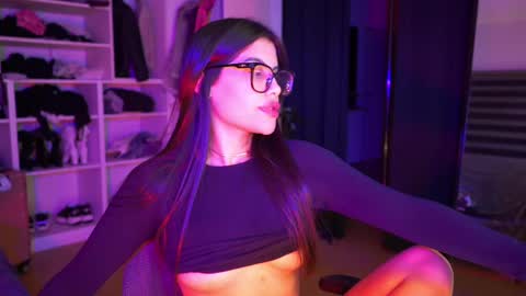 Snapshot of capriciousqueen chatting on 10/07/25, 02:42 Miyah online show from 10/07/25, 02:42