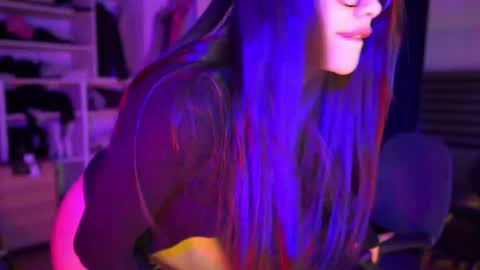 Snapshot of capriciousqueen chatting on 10/08/25, 03:15 Miyah online show from 10/08/25, 03:15