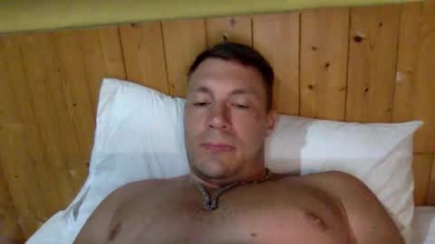 Snapshot of capt_oliver chatting on 02/10/25, 06:45 follow my twitter online show from 02/10/25, 06:45
