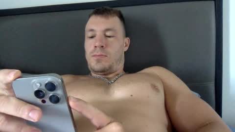 Snapshot of capt_oliver chatting on 02/22/25, 05:02 follow my twitter online show from 02/22/25, 05:02