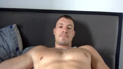 Snapshot of capt_oliver chatting on 03/10/25, 04:38 follow my twitter online show from 03/10/25, 04:38