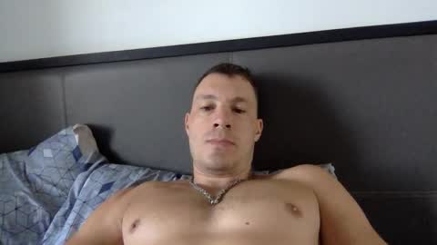Snapshot of capt_oliver chatting on 03/12/25, 05:24 follow my twitter online show from 03/12/25, 05:24