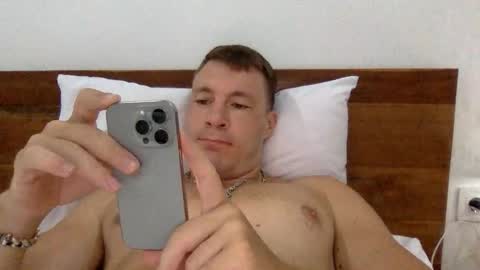 Snapshot of capt_oliver chatting on 09/19/25, 06:04 follow my twitter online show from 09/19/25, 06:04