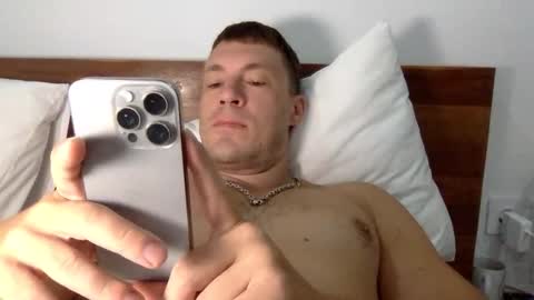 Snapshot of capt_oliver chatting on 09/27/25, 04:28 follow my twitter online show from 09/27/25, 04:28