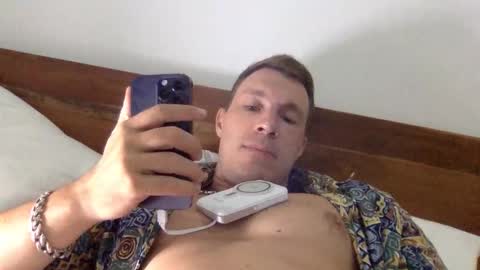 Snapshot of capt_oliver chatting on 09/30/25, 04:34 follow my twitter online show from 09/30/25, 04:34