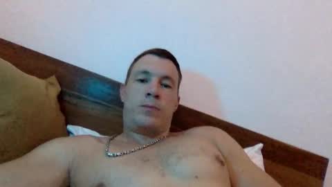 Snapshot of capt_oliver chatting on 10/05/25, 05:39 follow my twitter online show from 10/05/25, 05:39