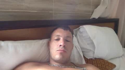 Snapshot of capt_oliver chatting on 10/29/25, 04:15 follow my twitter online show from 10/29/25, 04:15