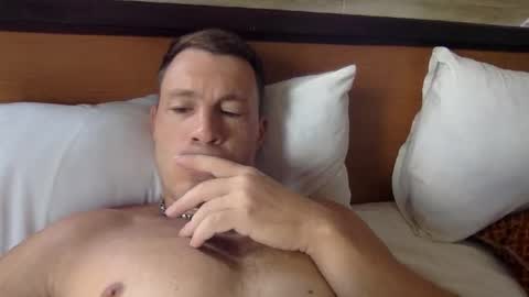 Snapshot of capt_oliver chatting on 11/01/25, 04:25 follow my twitter online show from 11/01/25, 04:25