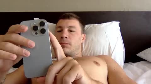 Snapshot of capt_oliver chatting on 11/03/25, 04:47 follow my twitter online show from 11/03/25, 04:47