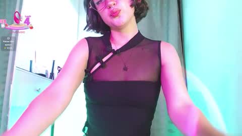 Snapshot of caraenaranja chatting on 10/24/25, 03:36 Amy online show from 10/24/25, 03:36