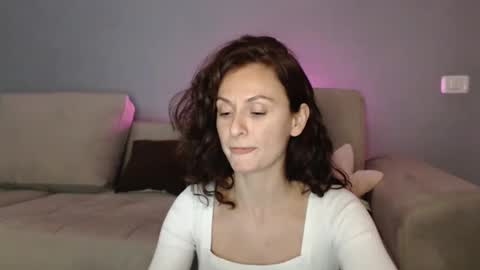 Snapshot of carakat chatting on 02/14/25, 12:19 carakat online show from 02/14/25, 12:19