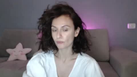Snapshot of carakat chatting on 03/02/25, 10:38 carakat online show from 03/02/25, 10:38