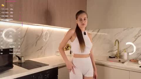 Snapshot of caramel_bella chatting on 10/27/25, 05:55 Bella online show from 10/27/25, 05:55