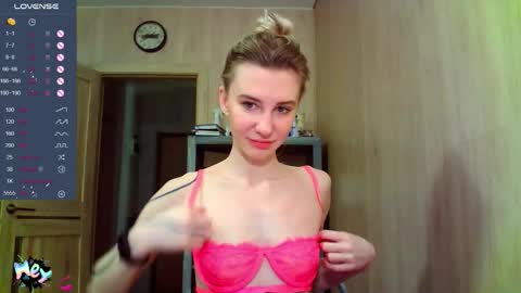 Snapshot of caramel_pie_ chatting on 10/19/25, 02:40 caramel online show from 10/19/25, 02:40