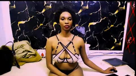 caramelminxx_ online show from 06/13/26, 07:39