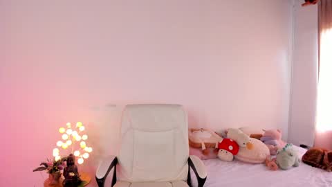              online show from 02/01/25, 02:02
