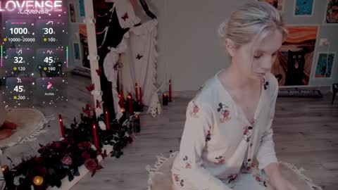 Snapshot of careful_i_bite chatting on 10/29/25, 06:04 NONA follow online show from 10/29/25, 06:04