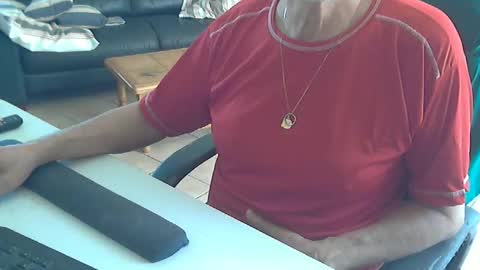 Snapshot of cargo69 chatting on 04/06/26, 10:27 cargo69 online show from 04/06/26, 10:27